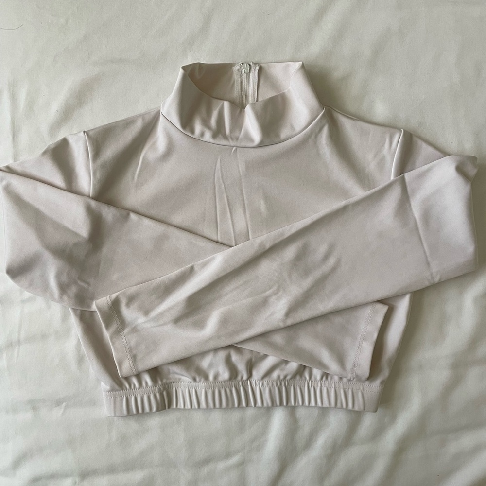 chasse crop top white long sleeve